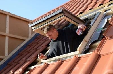 Pose de fenêtres de toit Velux à Luchapt